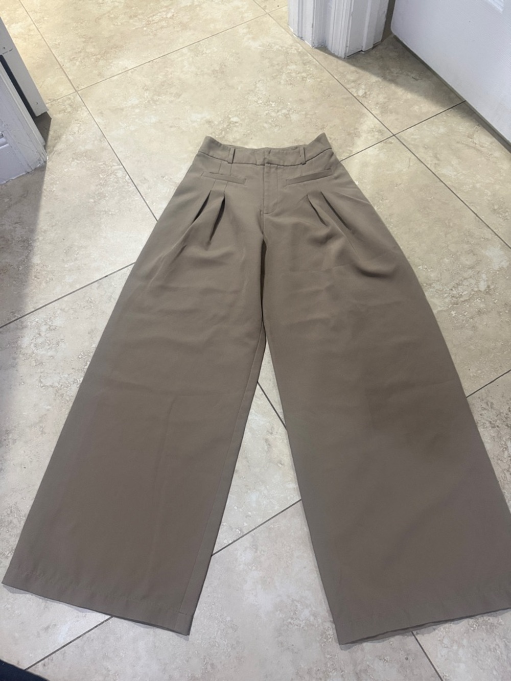 Wide Leg High-Waist Pants in Taupe